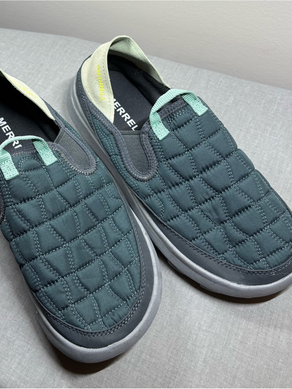 Merrell Hut Moc 2 Quilted Slip On Shoes Women's Size 9 Charcoal Grey J004960